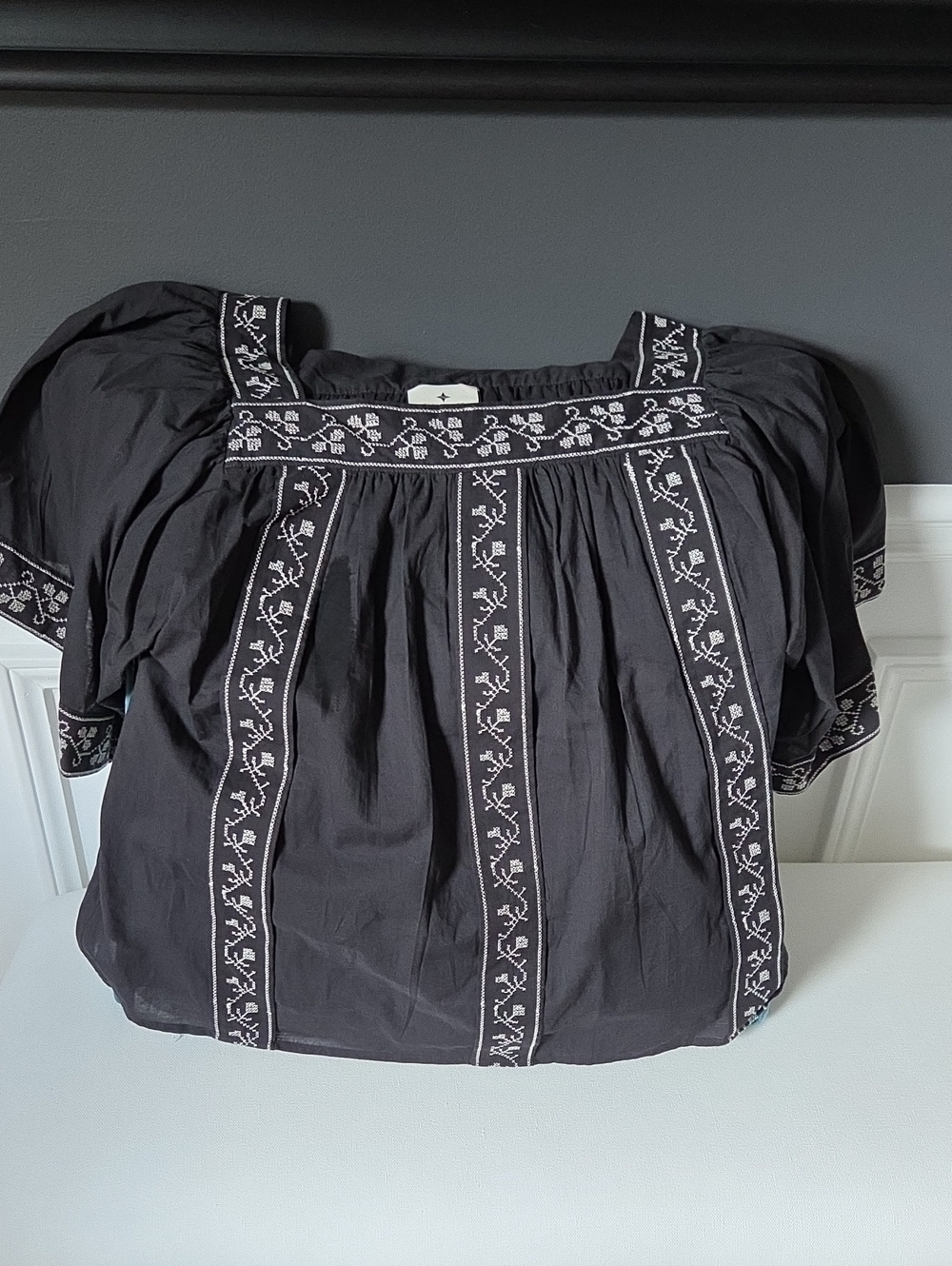 Tuckernuck Black Peasant Top with White Floral Embroidery Sz L